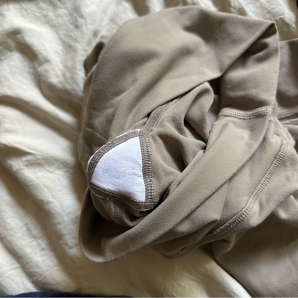 ALO Yoga ~ Limited Edition Stitching Leggings in Tan XS - Picture 9 of 10